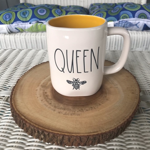 Rae Dunn Queen Bee Mug - Picture 4 of 4